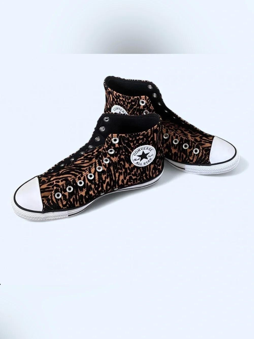 Converse leopard print high top sneakers Velvet Men’s size 10 women’s size 12